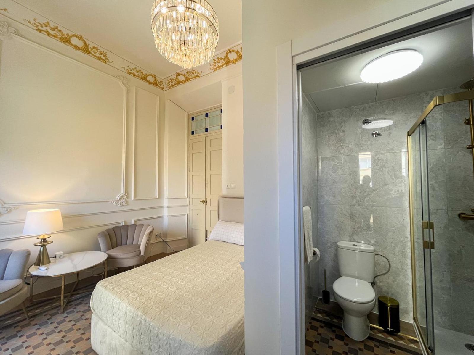 Apartamentos Loles De Cisneros Catedral Málaga Extérieur photo