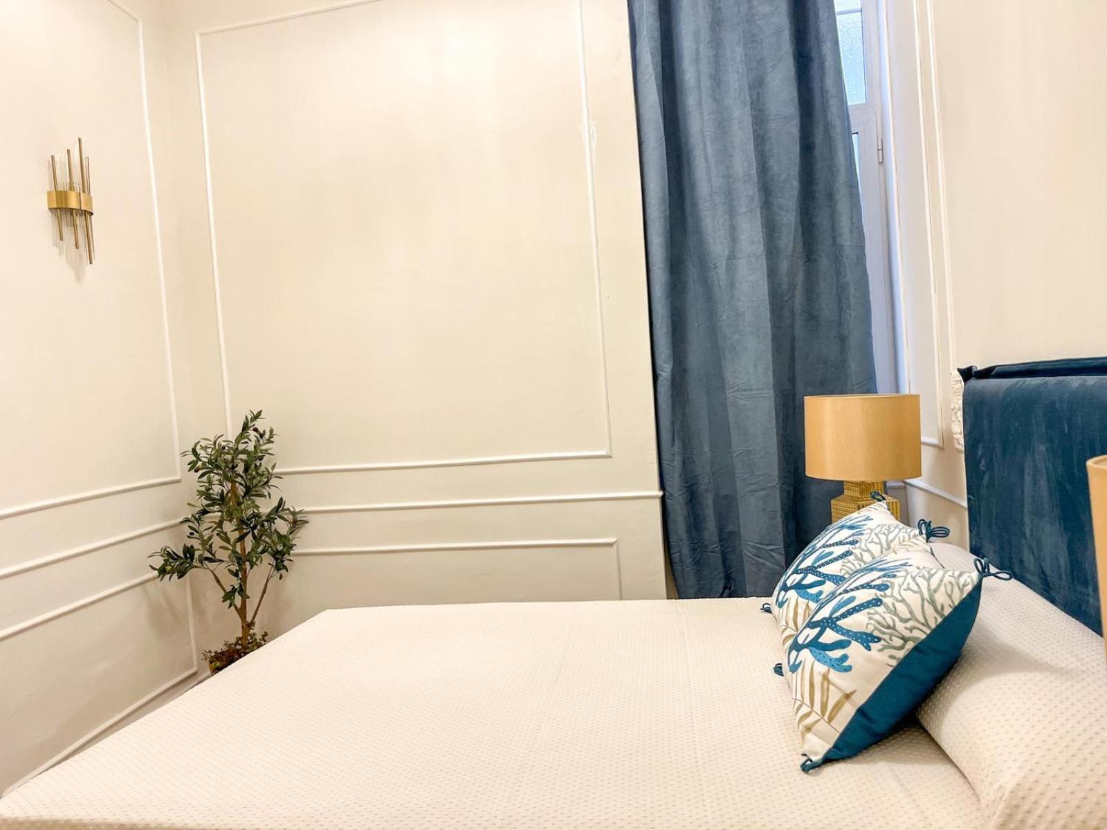 Apartamentos Loles De Cisneros Catedral Málaga Extérieur photo